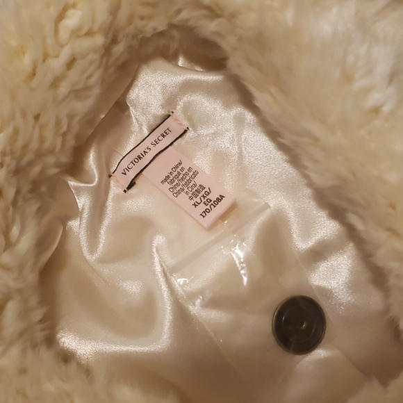 2018 VICTORIA SECRET SHERPA JACKET. - Picture 6 of 6
